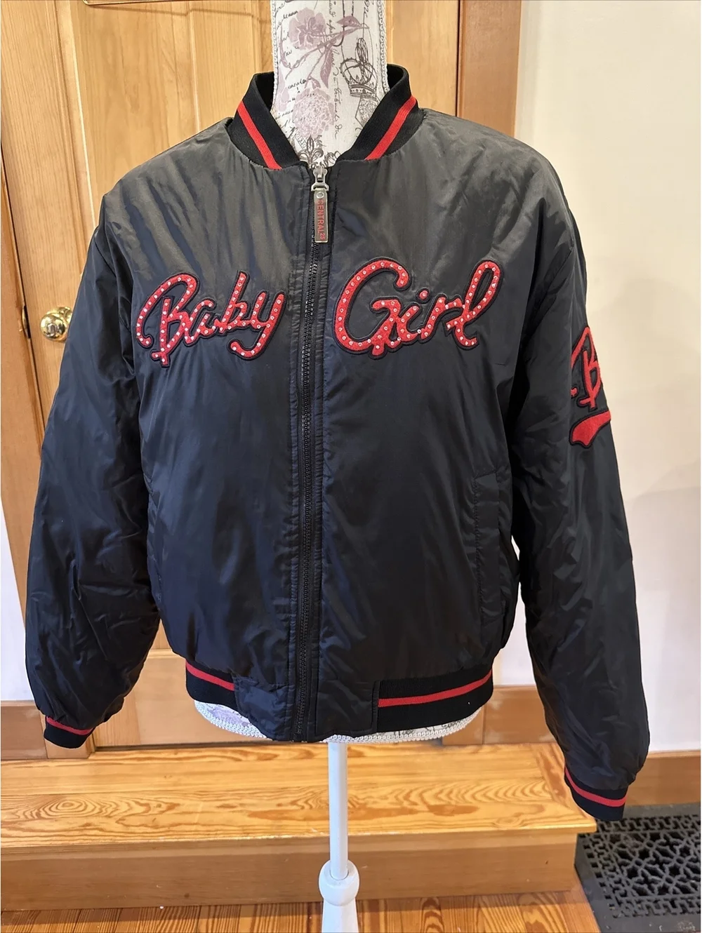 Central 25 Women’s Vintage Jacket-size Large 100% nylon shell Baby Girl Beads